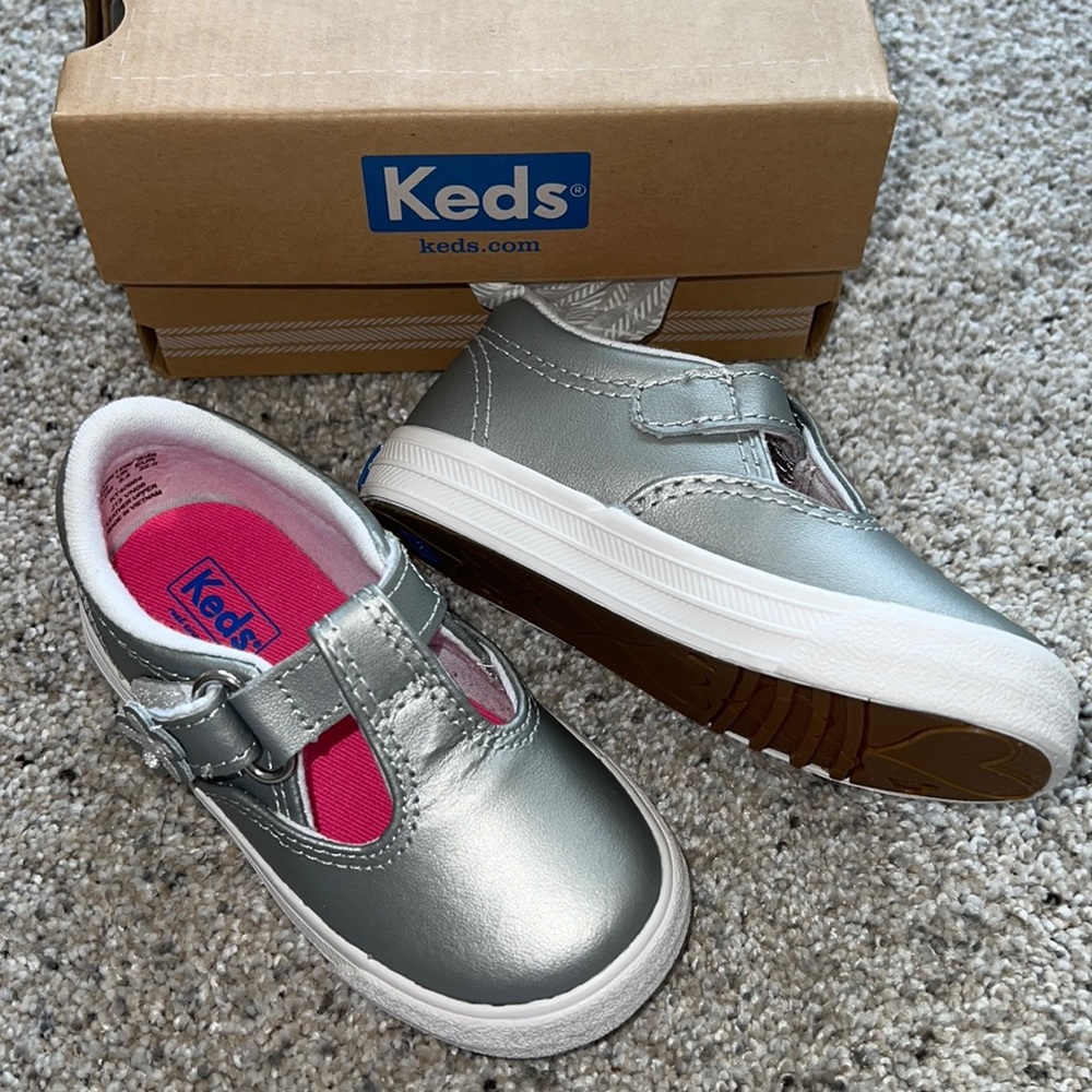 NIB KEDS Daphne T-strap Sneaker SILVER